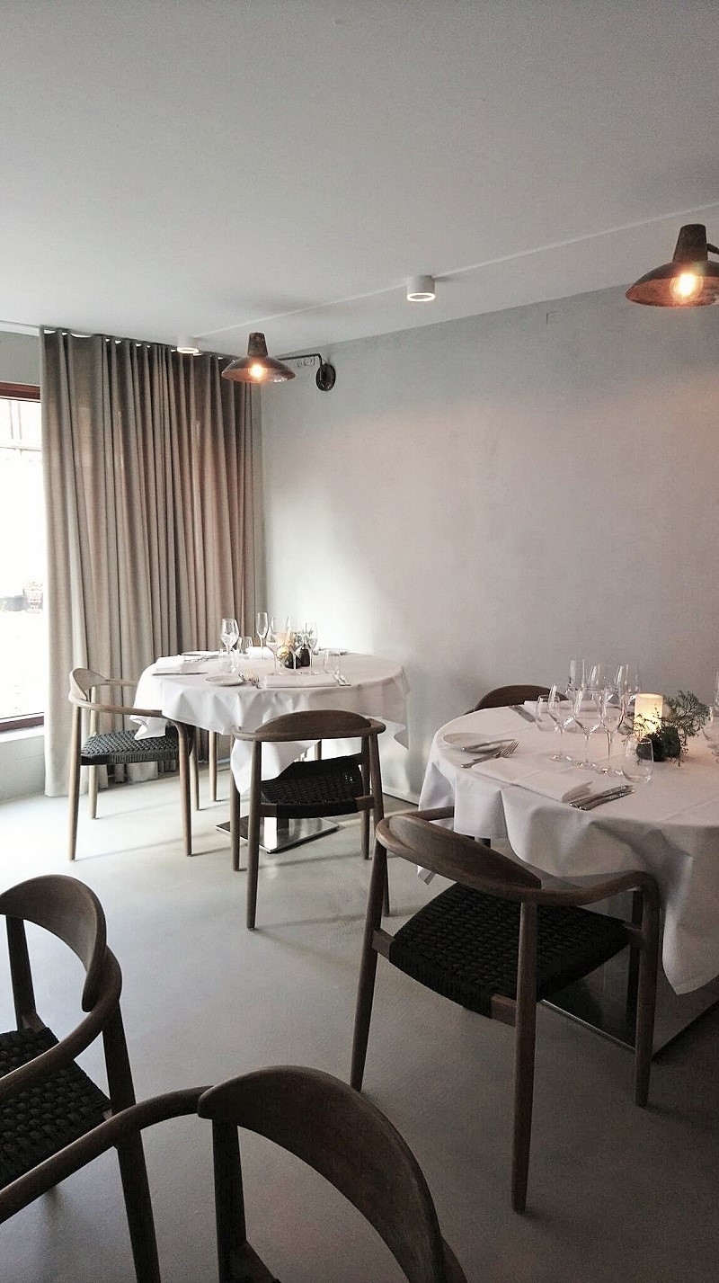 Restaurant indretning med rolige farver By Steinvig Restaurant indretning med rolige farver By Steinvig