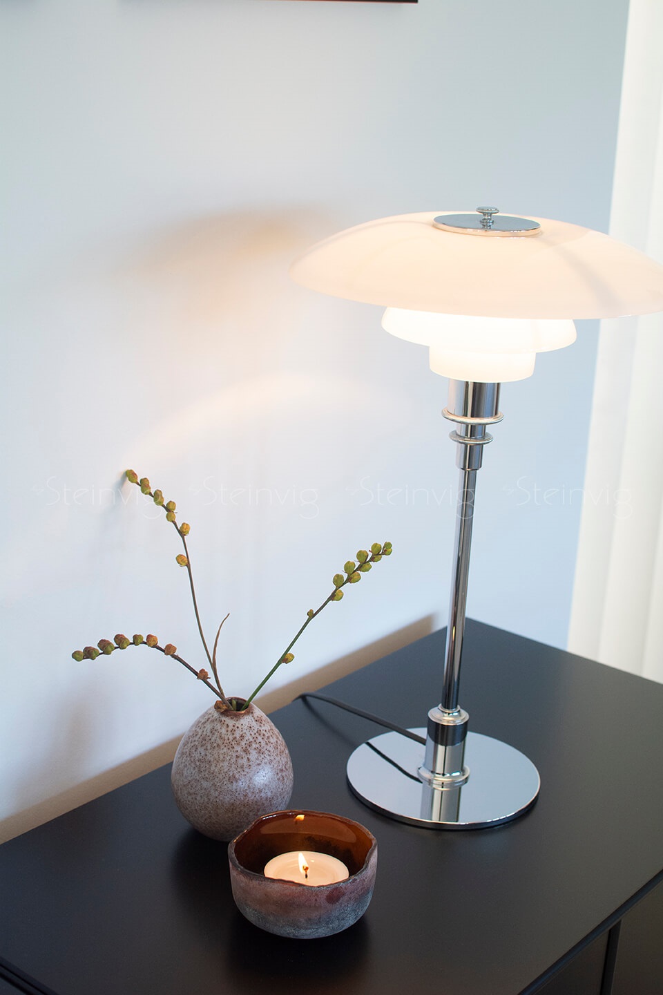 LouisPoulsen-lysestage-vase-bysteinvig-indretning LouisPoulsen-lysestage-vase-bysteinvig-indretning